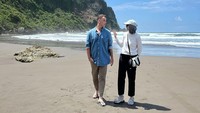 Zaskia Adya Mecca Klarifikasi Hubungannya dengan Dave The Moffatt, Ternyata..