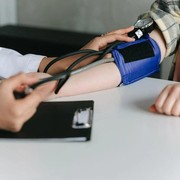 4 Kebiasaan Buruk yang Bisa Meningkatkan Risiko Tekanan Darah Tinggi, Ada yang Masih Kamu Lakukan?