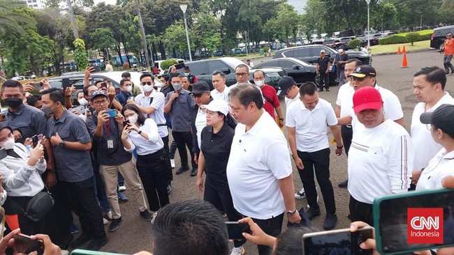 Ketum Golkar Airlangga Hartarto dan Ketua DPP PDI Perjuangan Puan Maharani bertemu kala sejumlah partai sibuk usung politikus untuk capres di Pemilu 2024.