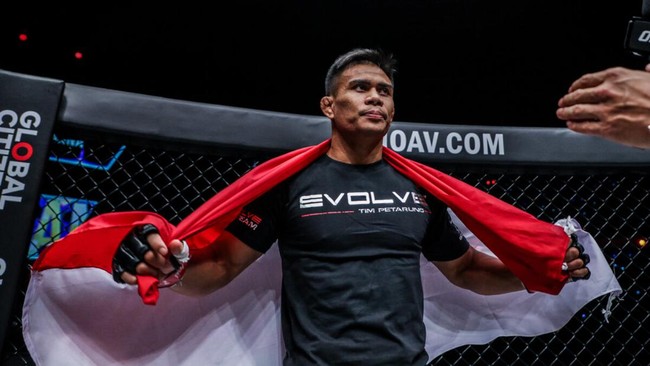 Jagoan MMA dari Indonesia, Eko Roni Saputra, akan melawan Yodkaikaew Fairtex asal Thailand di One 162, Jumat (21/10).
