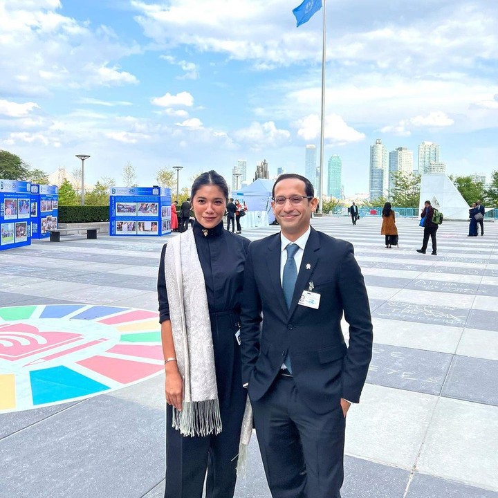 <p>Menikah dengan sosok penting dalam negeri, Franka tampak selalu ada di sisi sang suami. Misalnya saja, ia turu hadir di acara-acara penting untuk mendampingi Nadiem. (Foto: Instagram @frankamakarim)<br /><br /><br /></p>
