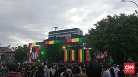 Tumpah Ruah Penonton Padati Hari Kedua Synchronize Fest 2022