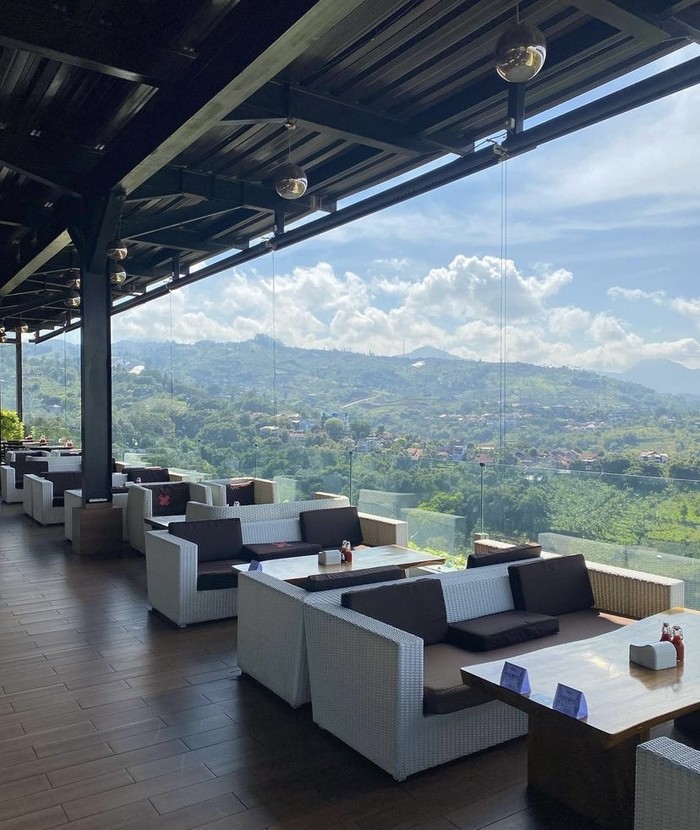 Kafe dan Resto di Dago Bandung Buat Kumpul Keluarga