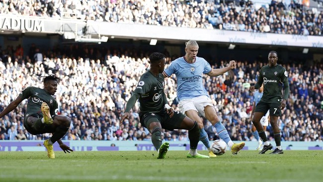 Manchester City menang telak atas Southampton yang diwarnai gol dari Erling Haaland di Liga Inggris.