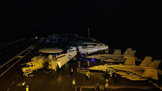 FOTO: USS Gerald Ford, Kapal Induk Terbesar dan Tercanggih AS