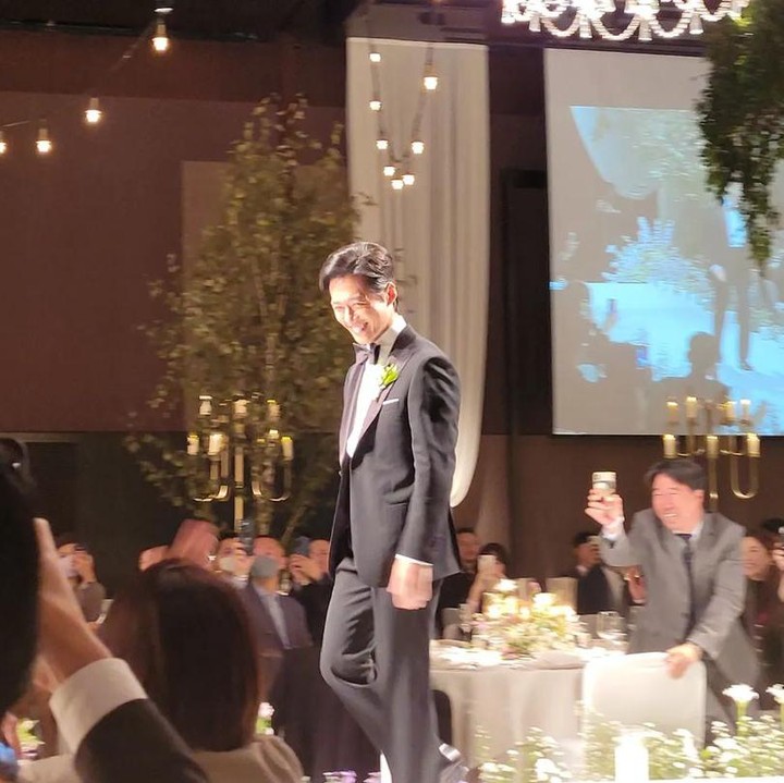 <p>Potret pernikahan Nam Goong Min dan Jin Ah tersebar di media sosial sejak beberapa waktu yang lalu. Salah satunya dari akun Instagram sang sahabat. Pasangan ini juga mendapat banyak ucapan selamat dari penggemarnya lho, Bunda. "Congratulations," tulis akun @yeon_in_16. (Foto: Instagram @choiyspd)<br /><br /><br /></p>