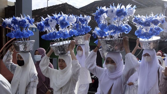 FOTO: Tradisi Pawai Peringatan Maulid Nabi di Sejumlah Daerah