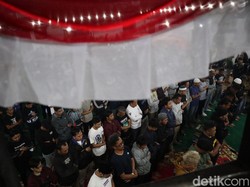 Tanpa Sekat, Bobotoh hingga Jakmania Doakan Korban Tragedi Kanjuruhan