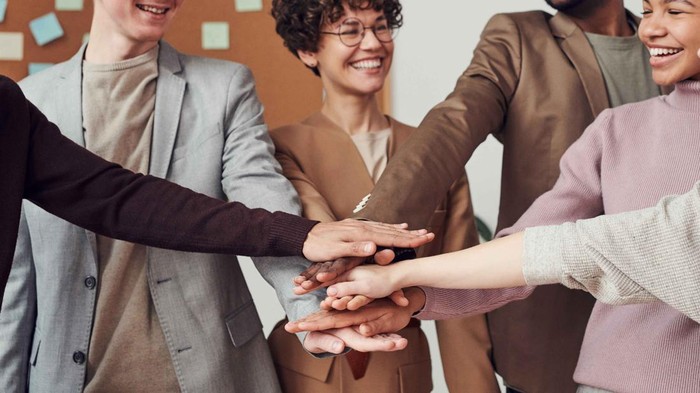 Sederet Ide yang Bisa Kamu Coba untuk Merayakan Hari Kesehatan Mental Sedunia di Tempat Kerja