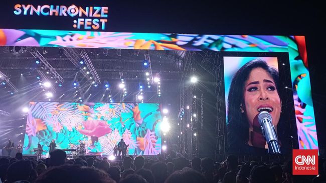 Cokelat tampil dengan formasi lengkap untuk pertama kalinya setelah 12 tahun di Synchronize Festival 2022. 