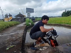 PLTMH Kreasi Mahasiswa Bali Berhasil Aliri Listrik Penerangan Jalan