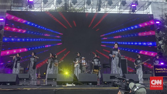 Penampilan kolaborasi antara Nasida Ria dan Orkes Tjut Nyak Deviana berhasil sejukkan para pengunjung Synchronize Fest 2022, Minggu (9/10).