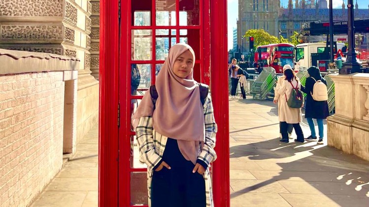 Mahasiswi UB yang Berhasil Wujudkan Impian Kuliah di Inggris Mahasiswi UB yang Berhasil Wujudkan Impian Kuliah di Inggris