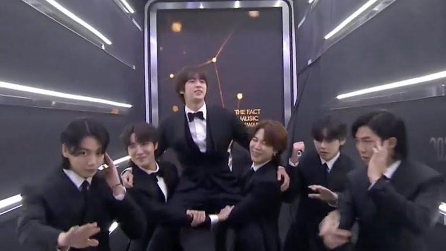 Momen Reuni BTS di The Fact Music Awards
