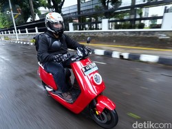 Luhut Sebut Motor Listrik Disubsidi Rp 6,5 Juta, Investasi Bisa Makin Moncer