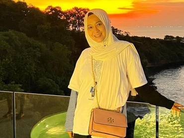 Sosok Gitaris yang Akui Pernah Staycation Bareng Okie Agustina