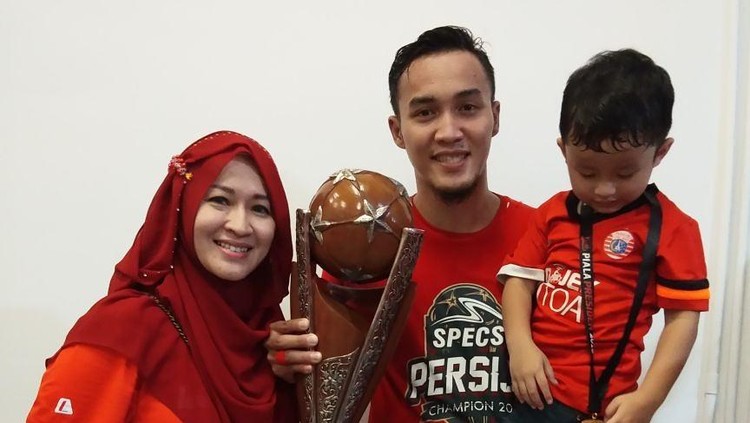 Okie Agustina dan suami