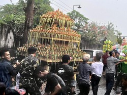 Mengarak Sokok, Simbol Keselamatan dan Kebahagiaan di Desa Pegayaman