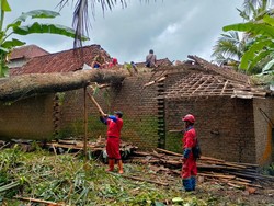 Hujan-Angin Kencang Rusak Puluhan Rumah di Sleman