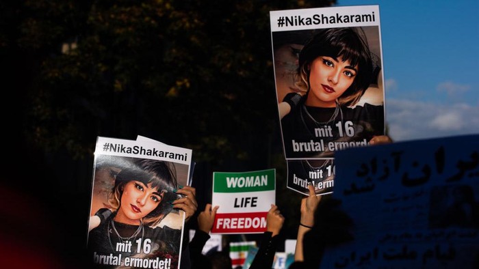 Ibu Nika Shakarami, Remaja yang Hilang-Tewas Usai Berunjuk Rasa, Sebut Putrinya Dibunuh Pihak Berwenang di Iran