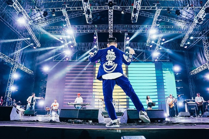 Aksi panggung King Nassar membuat semua pengunjung berdendang dalam alunan musik dangdut/Foto:Instagram/synchronizefestival