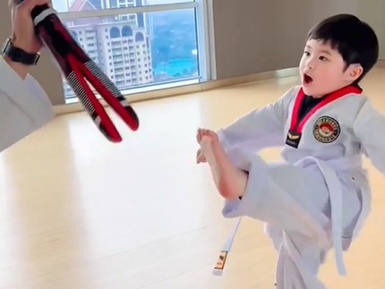 7 Potret Raphael Anak Sandra Dewi Latihan Taekwondo, Bikin Sang Bunda Takjub