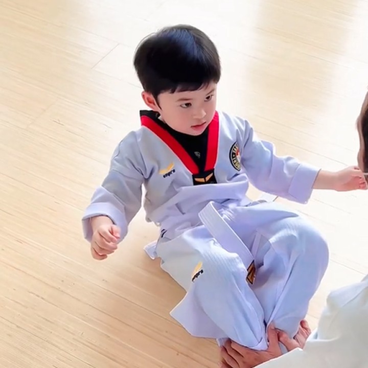 <p>Beberapa waktu yang lalu, Sandra Dewi membagikan konten terbaru di Instagram, Bunda. Ini tentang putra sulungnya yang memiliki banyak aktivitas, yakni Raphael Moeis. (Foto: Instagram @sandradewi88)<br /><br /><br /></p>
