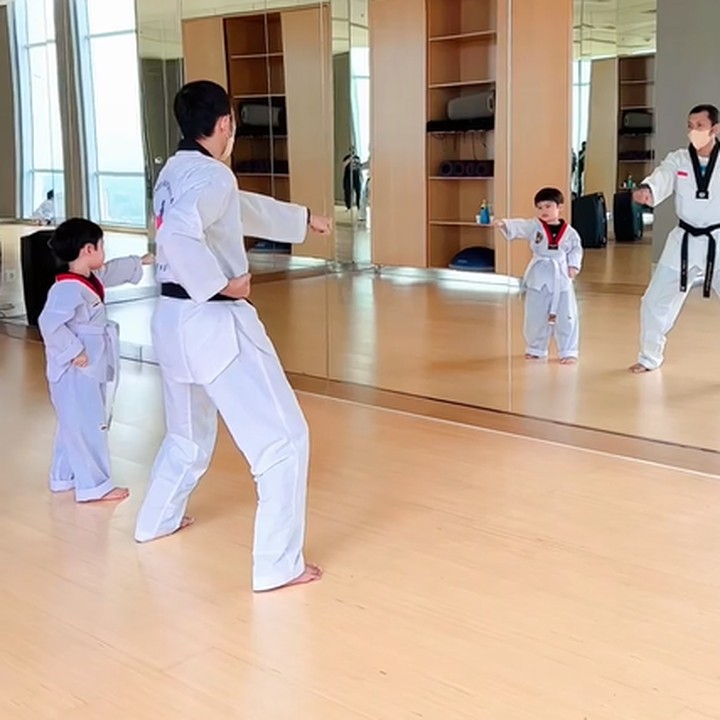 <p>Diakui oleh istri Harvey Moeis tersebut, putranya ini latihan di Sabtu pagi hingga malam hari. Ternyata, semua aktivitas tersebut dilakukan atas kemauan Raphael. (Foto: Instagram @sandradewi88)<br /><br /><br /></p>