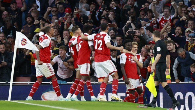 Arsenal mengalahkan Liverpool 3-2 pada pekan ke-10 Liga Inggris di Stadion Emirates, London, Minggu (9/10).