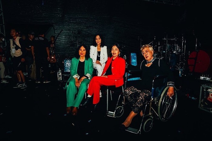 Band rock legendaris Dara Puspita tampil warna-warni di festival musik tahunan berbagai generasi/Foto:Instagram/synchronizefestival