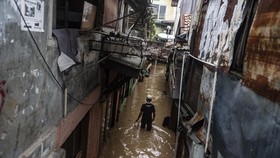 Cawang Dikepung Banjir, 200 Orang di 17 RT Mengungsi