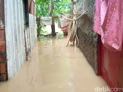 Banjir di Bidara Cina hingga Pengadegan Surut, Tersisa 12 RT Masih Terendam