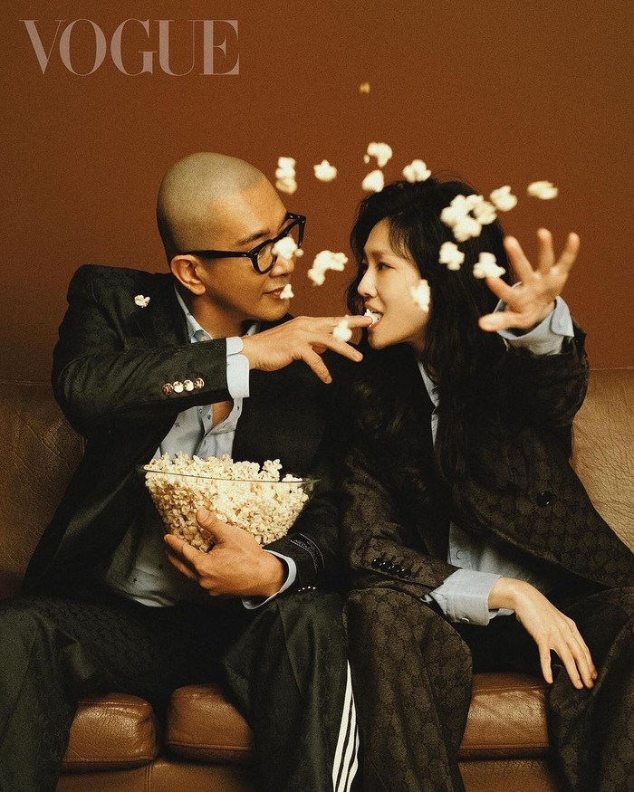 Beruntungnya nomor Barbie Hsu masih sama, sehingga DJ Koo bisa berkomunikasi dengan cinta masa muda itu. Kini keduanya pun hidup bahagia bersama. Happy ending yang manis ya, Beauties! /Foto: Instagram/hsushiyuan