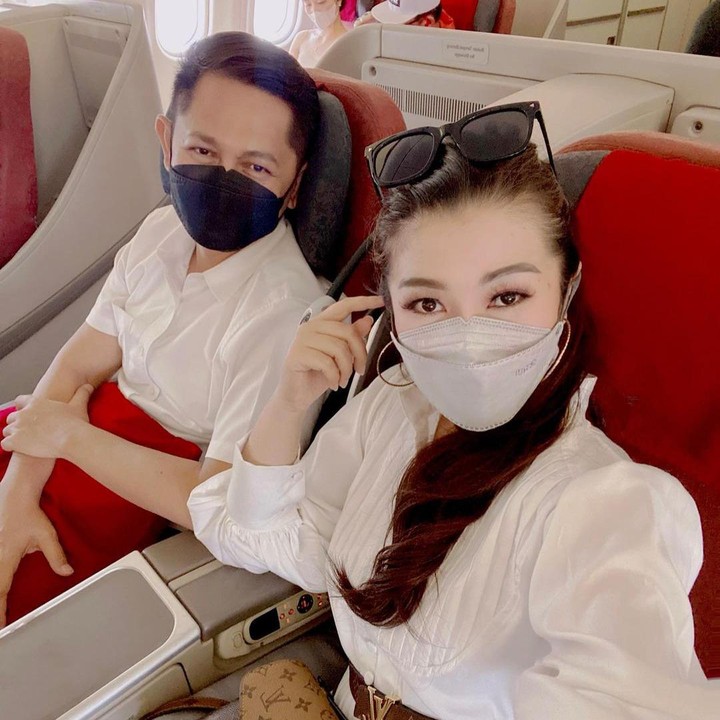 <p>Rumah tangga pelantun <em>ABG Tua</em> ini memang jauh dari gosip miring, Bunda. Hal ini pula yang memuat banyak netizen iri dengan pernikahan mereka. (Foto: Instagram @fitricarlina.)<br /><br /><br /></p>