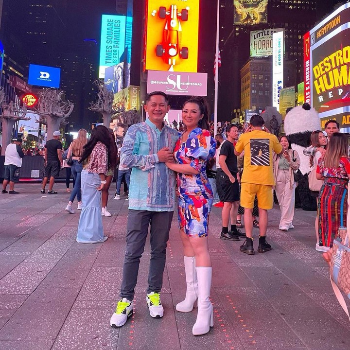 <p>Melalui kolom komentar, netizen juga kerap melabeli keduanya sebagai pasangan idola, lho. <em>"Goal couple banget deh,"</em> tutur @hanny****. (Foto: Instagram @fitricarlina.)<br /><br /></p>