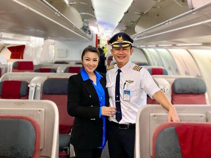 Intip 7 Potret Mesra Fitri Carlina dan Suami Pilot yang Jarang Tersorot