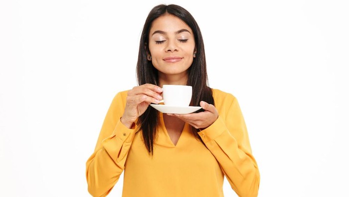 5 Manfaat Minum Air Madu Hangat Setiap Pagi untuk Kesehatan dan Kecantikan Kulit