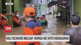 VIDEO: Kali Ciliwung Meluap, Warga Ibu Kota Kebanjiran