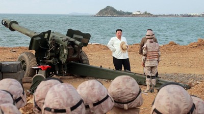 Korea Utara mengultimatum bakal menggunakan senjata nuklirnya usai AS nekat mengerahkan kapal induk, kapal selam rudal, hingga pengebom di Korea Selatan.