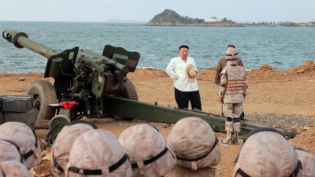 Setelah meluncurkan 30 rudal dalam dua hari terakhir, Korut menembakkan 80 artileri ke zona penyangga militer Seoul-Pyongyang protes latihan militer AS-Korsel.