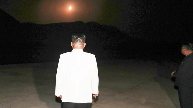 Rezim Kim Jong Un kembali melancarkan uji coba rudal balistiknya ke Laut Timur atau Laut Jepang di tengah ultimatum AS, Korsel, dan Jepang.