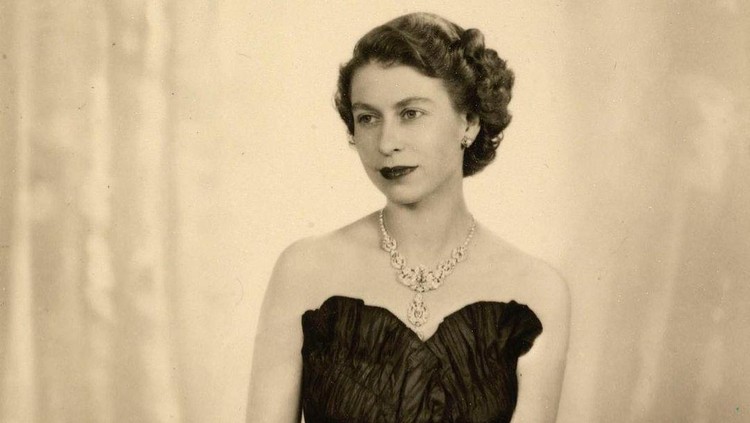 perhiasan ratu elizabeth perhiasan ratu elizabeth