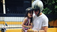<p>Saat hal tersebut terjadi, Efrata akan terlihat pucat, lemas, dan harus segera mendapatkan pertolongan. "Ketika ini terjadi, zat berbahaya yang disebut keton menumpuk di dalam tubuh, yang dapat mengancam jiwa jika tidak ditemukan dan diobati dengan cepat," tuturnya, dikutip dari akun @pierrerolandc. (Foto: Instagram @pierrerolandc)<br /><br /><br /></p>