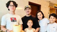 <p>Banyak dari netizen yang memberikan ucapan di momen bertambahnya usia Efrata, Bunda. Bahkan, tak sedikit dari mereka juga meninggalkan doa agar ia sehat selalu. (Foto: Instagram @pierrerolandc)</p>