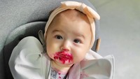 <p>Kini, Djiwa sudah berusia 7 bulan, Bunda. Djiwa juga sudah mulai makan buah sebagai pelengkap MPASI-nya. (Foto: Instagram: @nadinelist)</p>