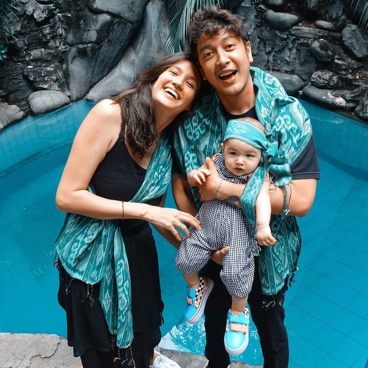 <p>Nadine Chandrawinata kemudian melahirkan anak pertamanya dengan Dimas Anggara di Bali pada 22 Februari 2022. Pasangan ini terlihat semakin harmonis sejak dikaruniai anak. (Foto: Instagram: @nadinelist)</p>