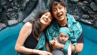 <p>Setelah menikah dengan Dimas Anggara, Nadine Chandrawinata dikaruniai seorang putri, Bunda. Bayi perempuan yang lahir pada tanggal cantik 22-2-22 ini diberi nama Nadi Djiwa Anggara. (Foto: Instagram: @nadinelist)</p>