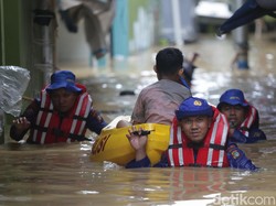 Penampakan Banjir Rendam Permukiman di Kebon Pala Jaktim