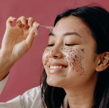 img-title BeauPicks: 5 Rekomendasi Peeling Gel Lokal Biar Kulit Cerah Glowing, Mulai Rp30 Ribuan Aja!