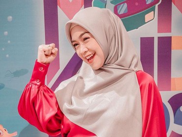 img-title 7 Penampilan Ria Ricis Usai Lahiran, Pinggang Ramping & Perut Rata!
